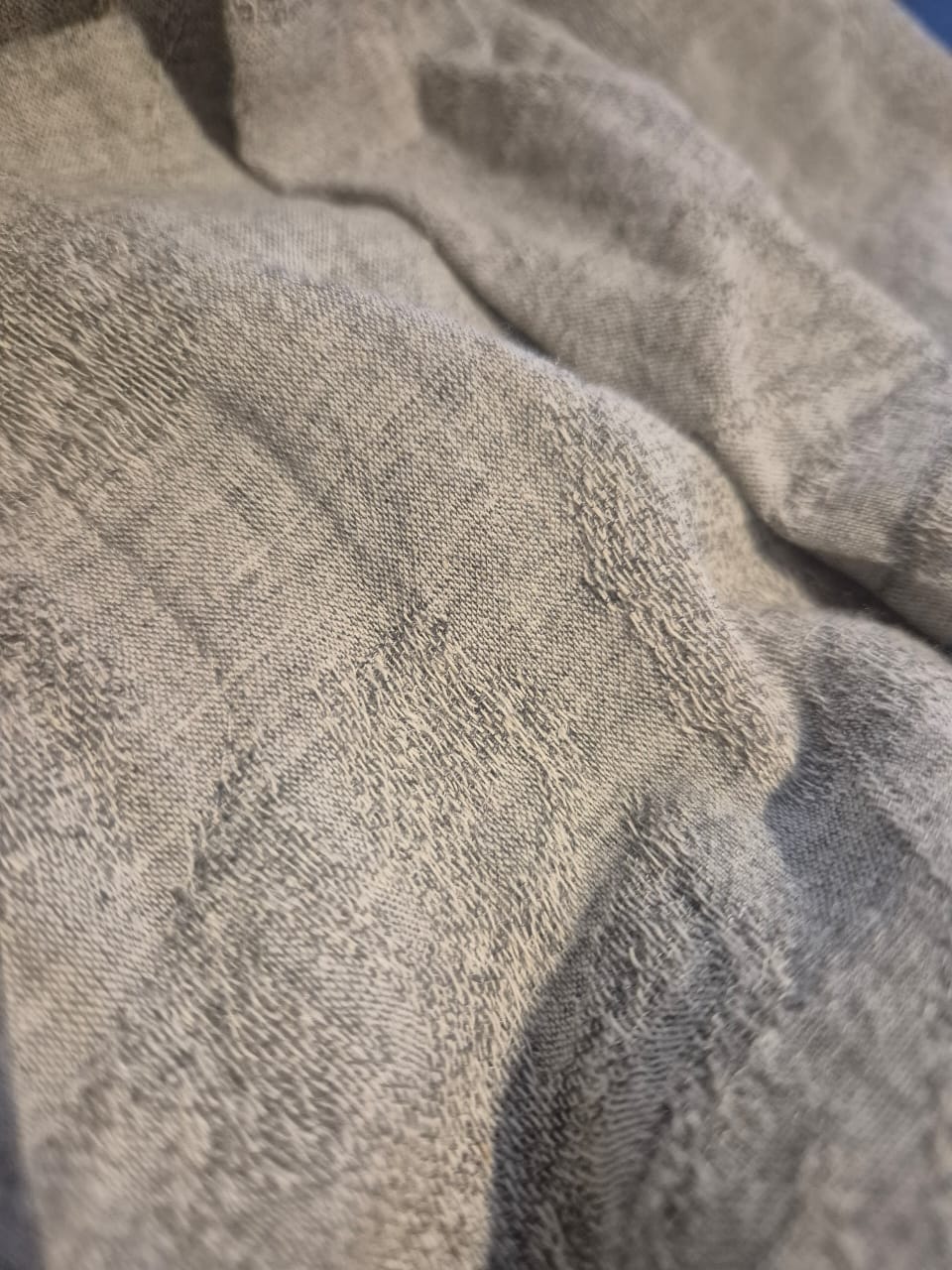 PANTALÓN GRIS CON BOTÓN