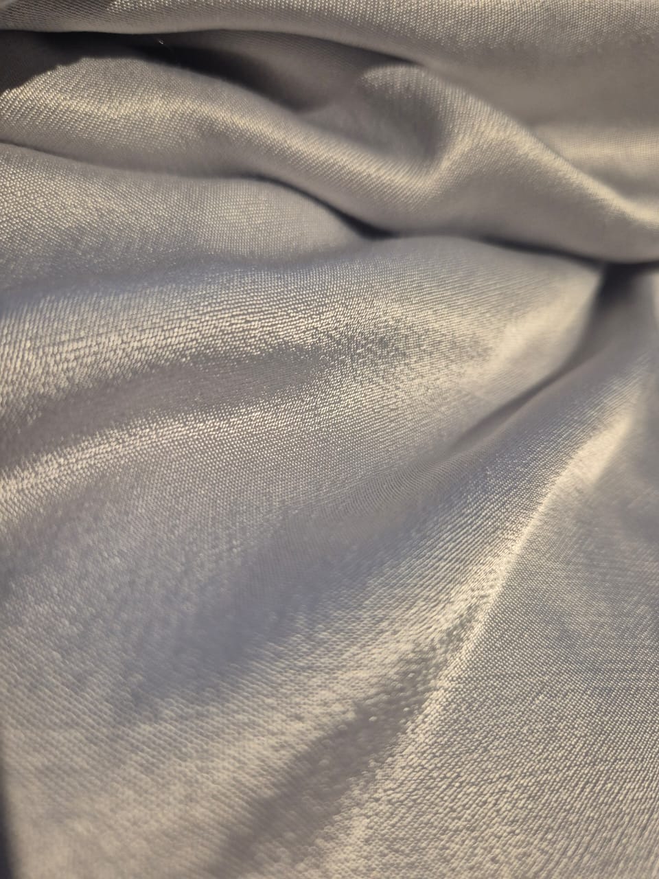 PANTALÓN CELESTE CON SEDA