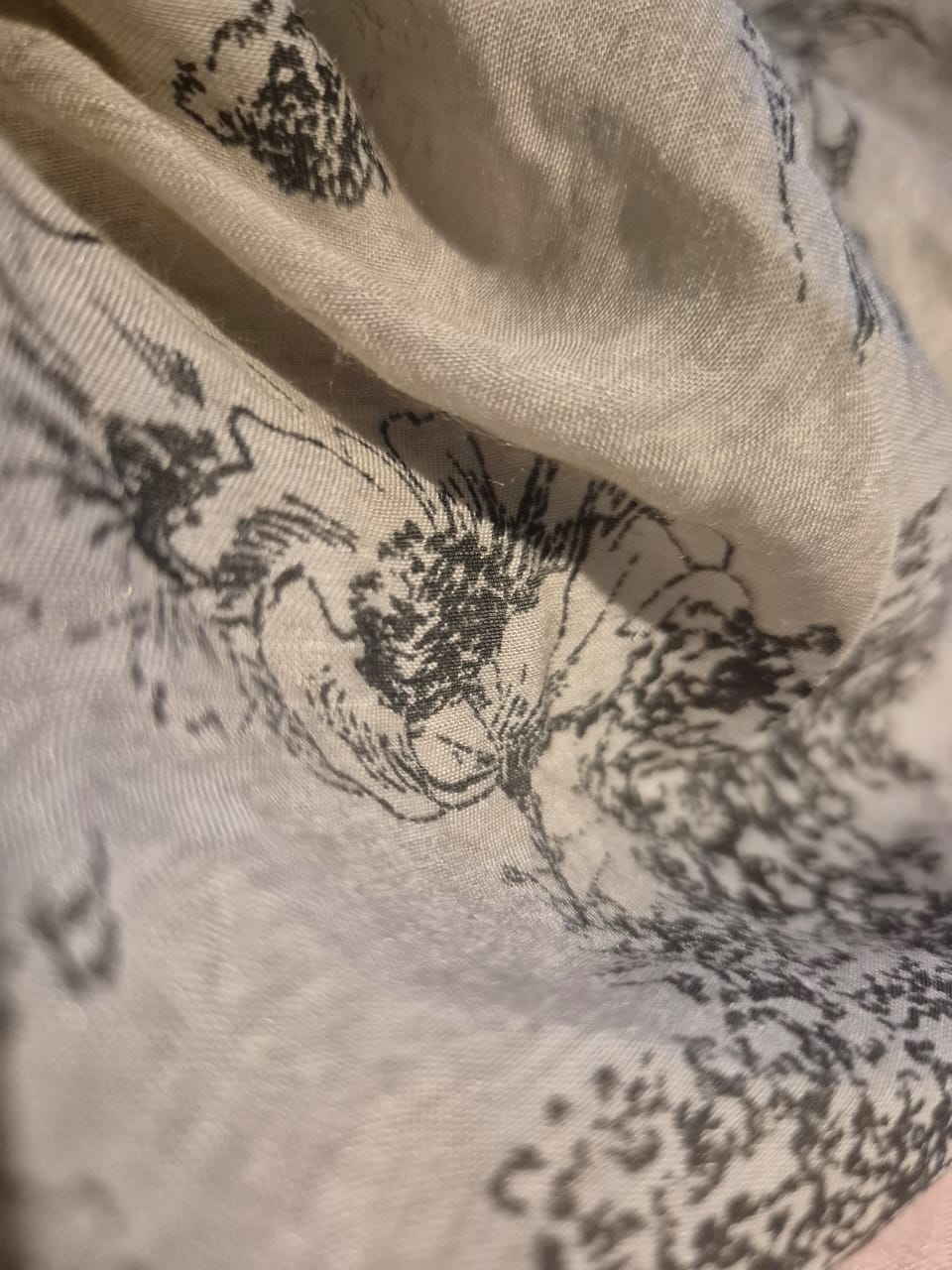 TOP TIPO CAMISOLA CON DISEÑO FLORAL