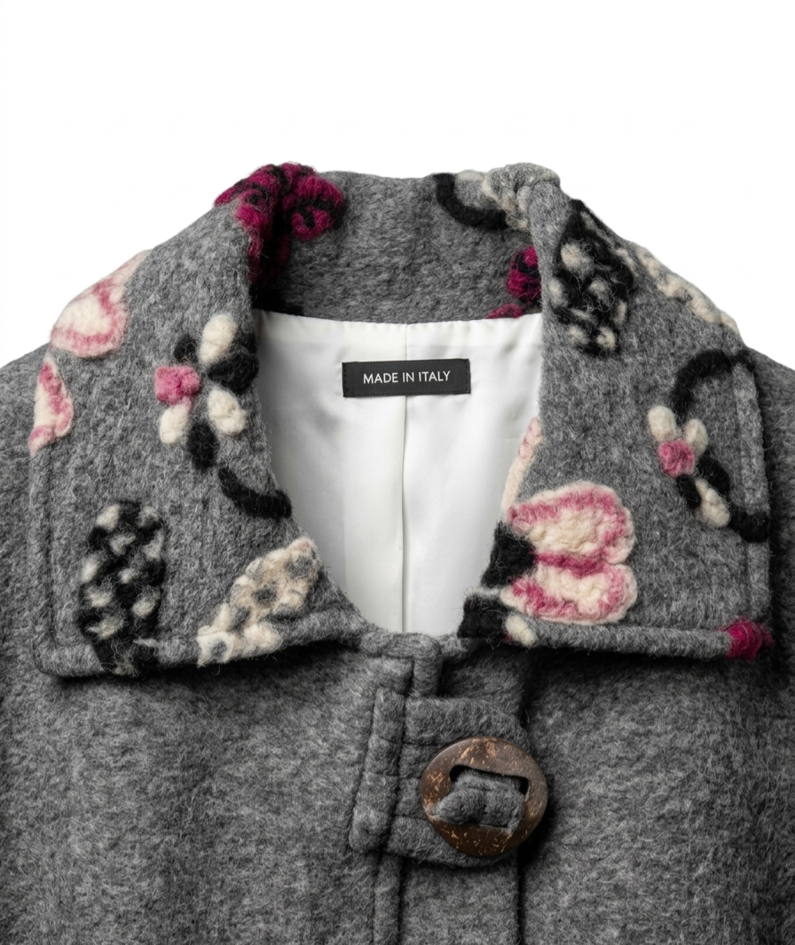 ABRIGO DE LANA CON FLORES BORDADAS